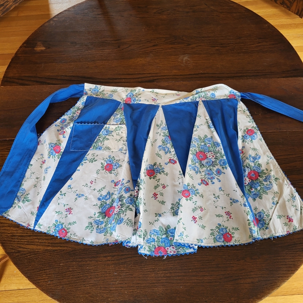 Vintage 30s 40s 50s floral apron bric a brac